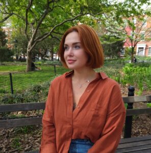 Yelyzaveta Kindyeyeva at Washington Square Park, NYU campus